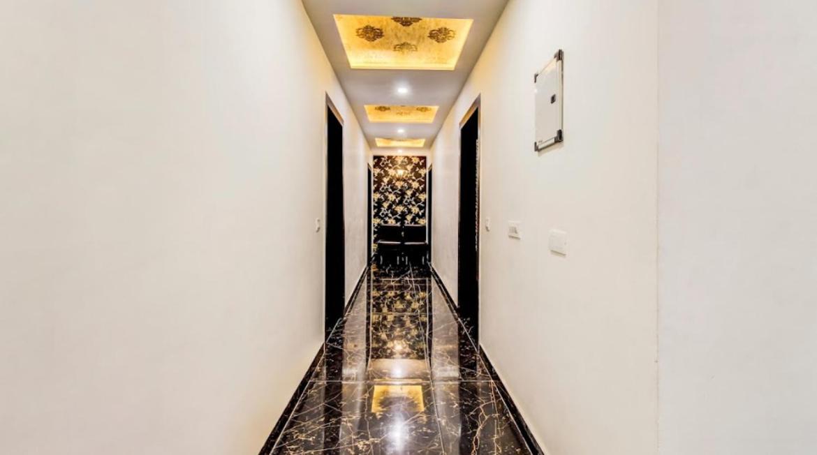 Hotel Blossom Rooms - Fully Ac Tājganj المظهر الخارجي الصورة